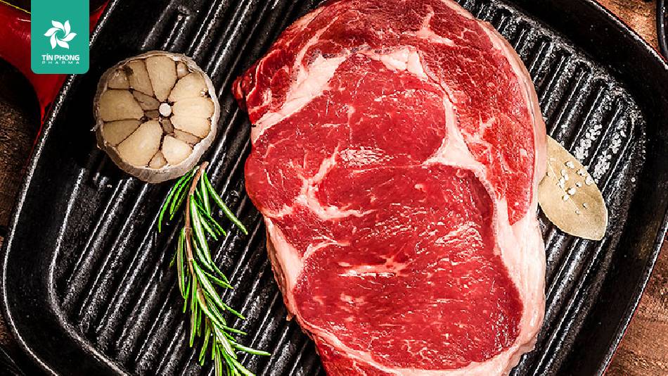 Thịt đỏ là nguồn cung cấp protein và sắt dồi dào cho mẹ bầu tháng thứ 8