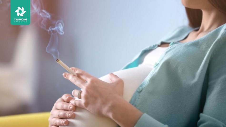 Phụ nữ mang thai hút thuốc lá sẽ nằm trong nhóm đối tượng có nguy cơ sinh non cao
