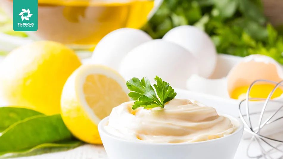Trứng mang vi khuẩn salmonella có thể dẫn đến các vấn đề như ngộ độc thực phẩm, tiêu chảy , sốt , đau ruột và thậm chí là sẩy thai.