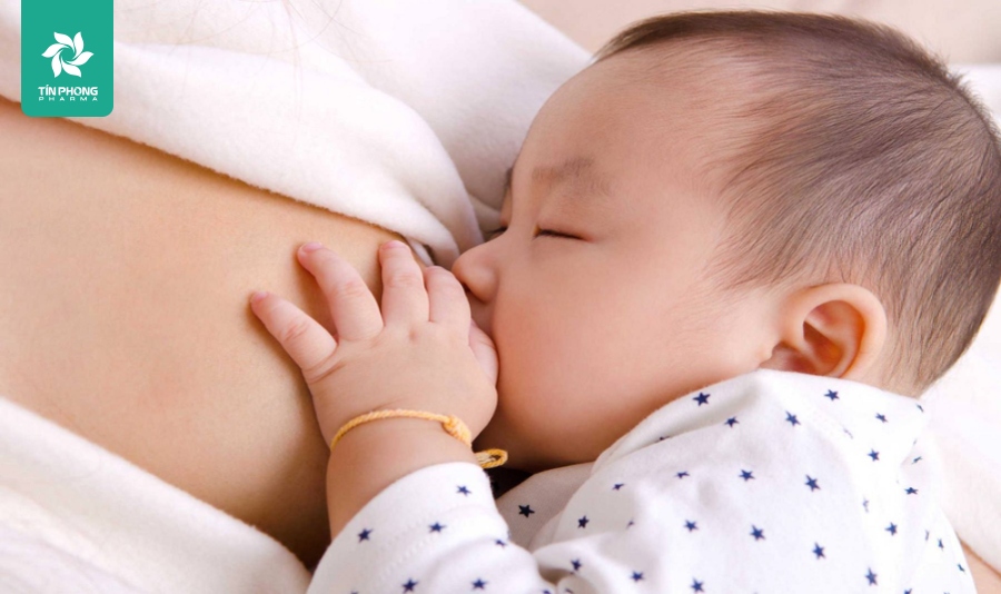 Phụ nữ sau sinh cần bổ sung gì để lợi sữa, giúp con phát triển toàn diện