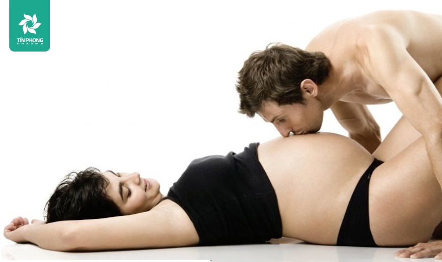Phụ nữ mang thai 3 tháng đầu nên kiêng quan hệ không?
