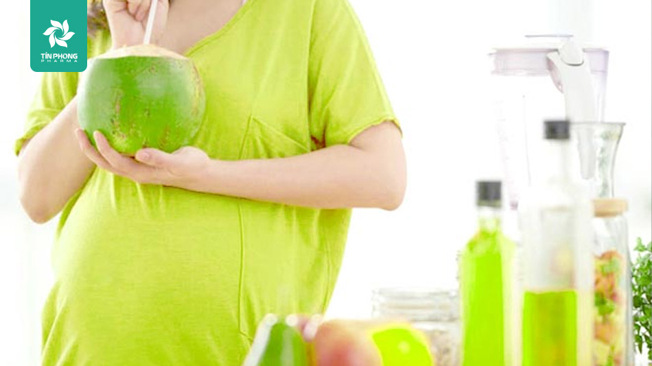 Lợi ích của nước dừa đối với thai kỳ