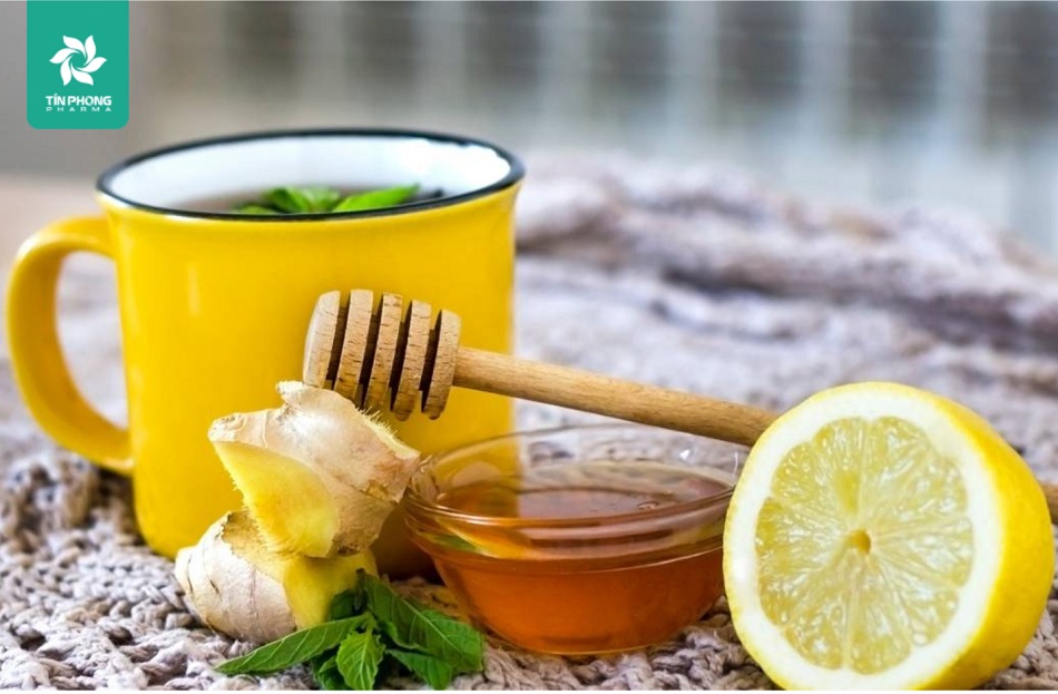 Uống nước chanh và mật ong giúp giảm ho hiệu quả