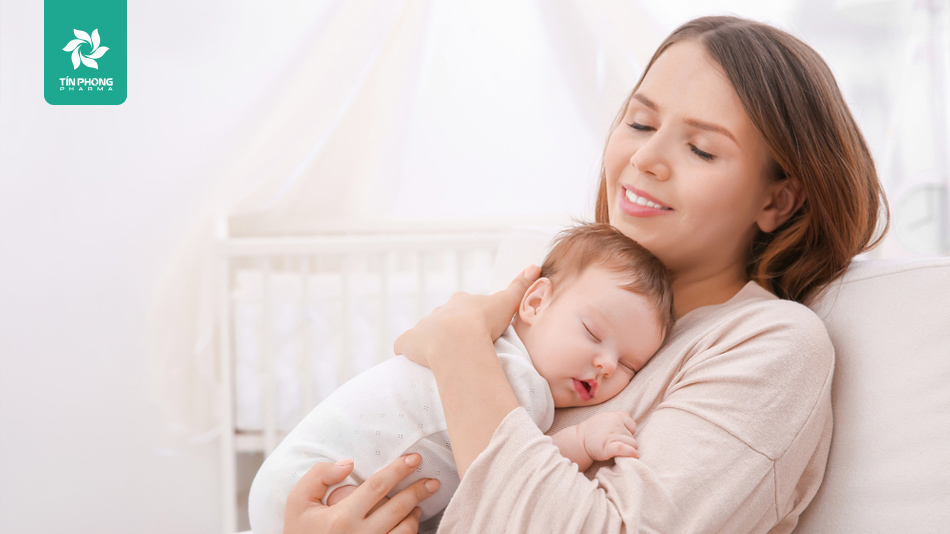 Sau sinh mẹ cần giữ tâm trạng vui vẻ, tránh căng thẳng