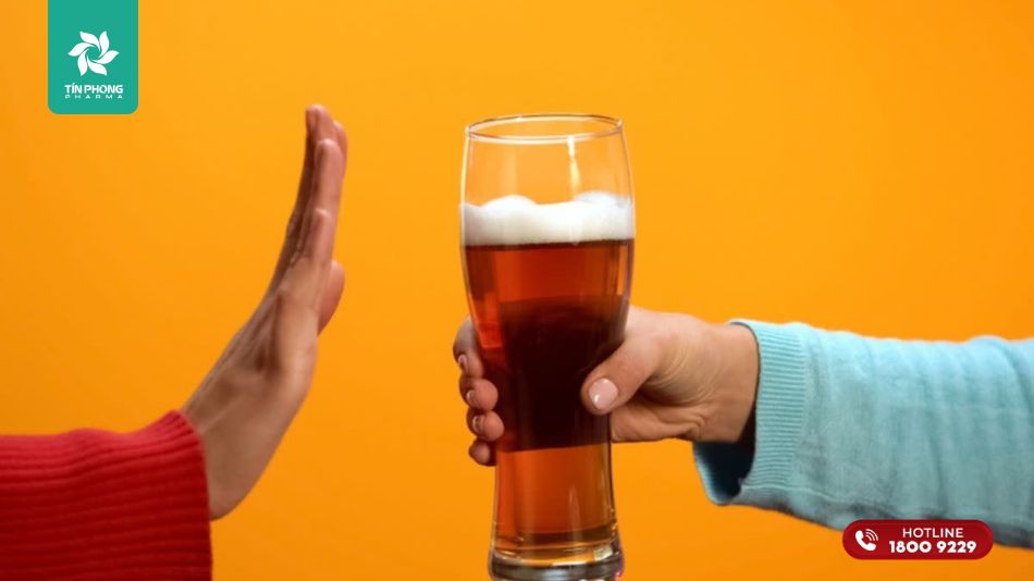 Nên tránh uống rượu bia để cải thiện vô kinh thứ phát