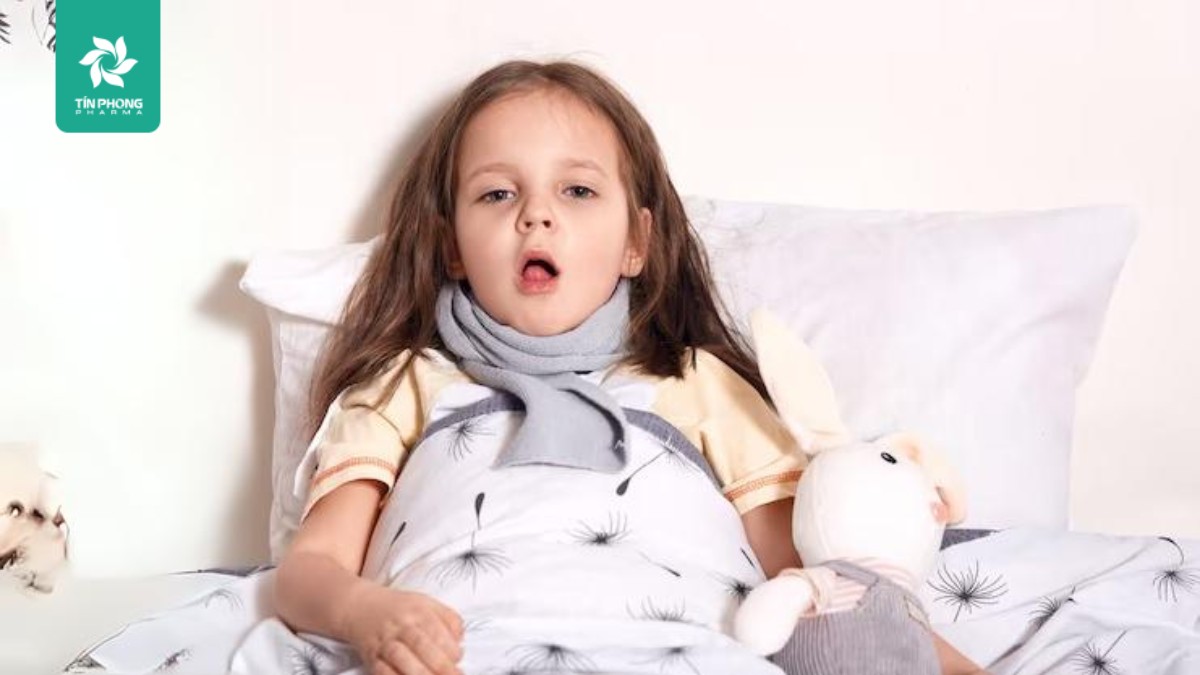 Trẻ bị viêm họng sốt mấy ngày? Giải đáp từ chuyên gia 
