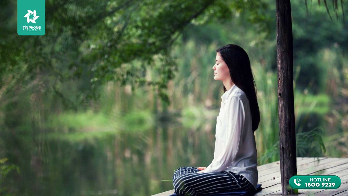 Thiền giúp kiểm soát căng thẳng, cải thiện triệu chứng đi ngoài khi đến tháng