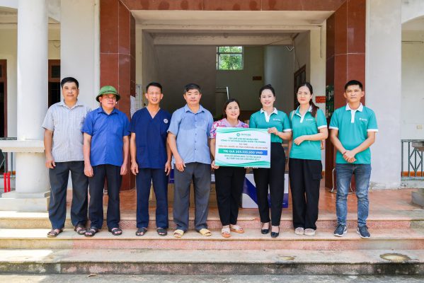 Dược Tín Phong trao quà tại trợ cho UBNX xã Trung Minh, huyện Yên Sơn, Tuyên Quang